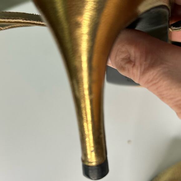 Yves Saint Laurent gold mesh pointed toe strappy sandal. Size 7.5 - Picture 12 of 14